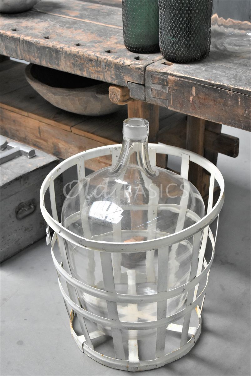 Detail van Mand met vaas, materiaal glas